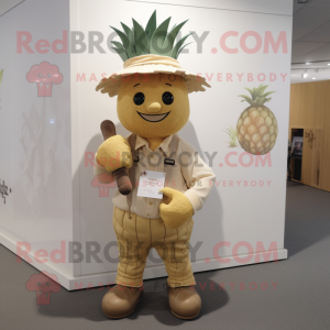 Tan Pineapple maskot...