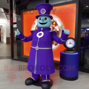 Purple Ring Master maskot...