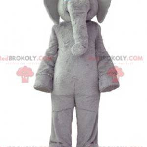 Grå elefant maskot med en blød frakke og et stort smil -