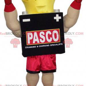 Boxermaskottchen mit gelber Krone und roten Shorts -