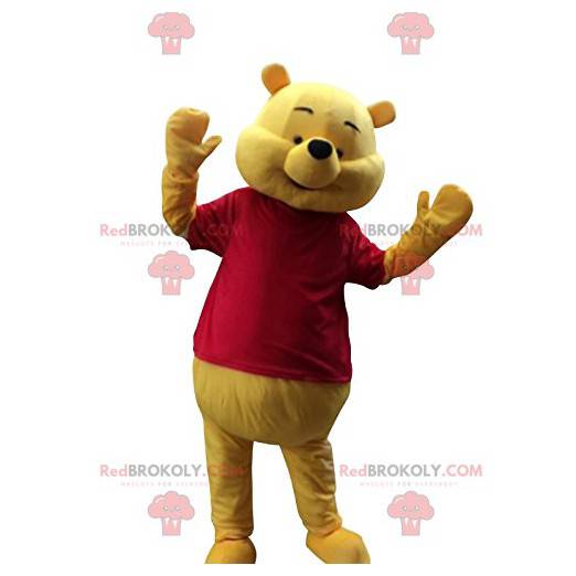 Winnie the Pooh Maskottchen glücklich mit seinem roten T-Shirt