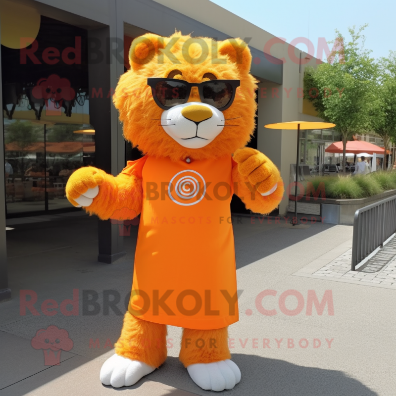 https://www.redbrokoly.com/133039-large_default/personagem-de-fantasia-de-mascote-orange-lion-vestido-com-um-vestido-de-cintura-imperio-e-oculos-de-sol.jpg