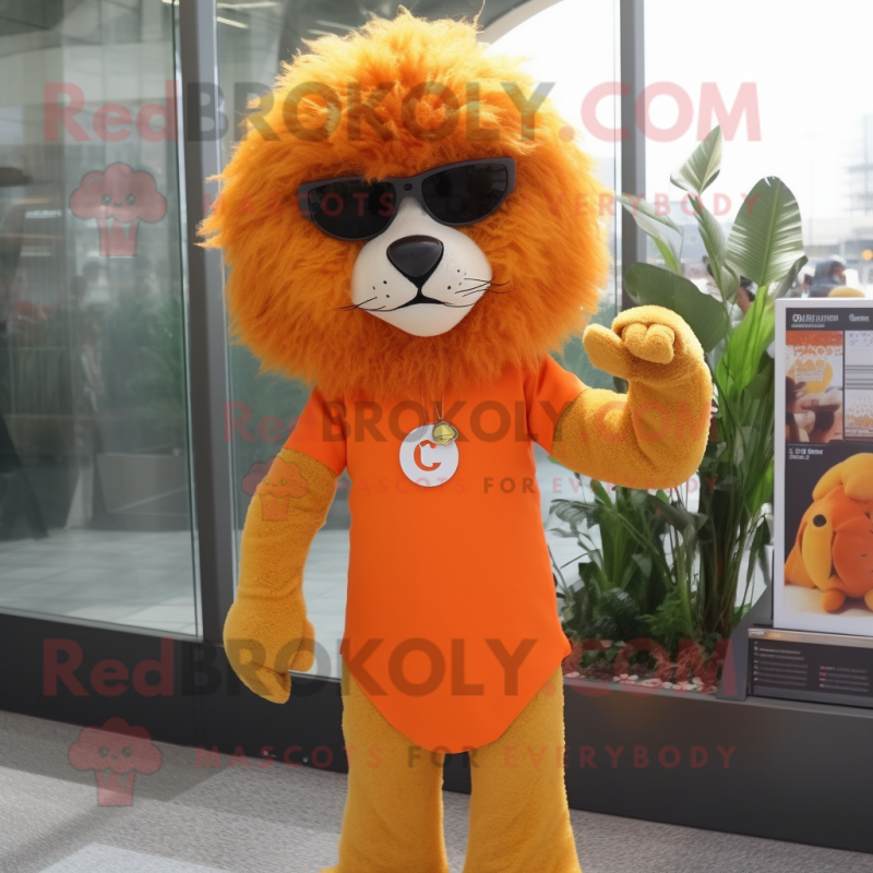 https://www.redbrokoly.com/133040-large_default/personagem-de-fantasia-de-mascote-orange-lion-vestido-com-um-vestido-de-cintura-imperio-e-oculos-de-sol.jpg