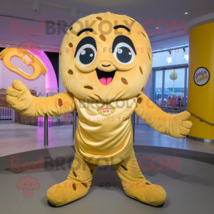Postać w kostiumie maskotki...