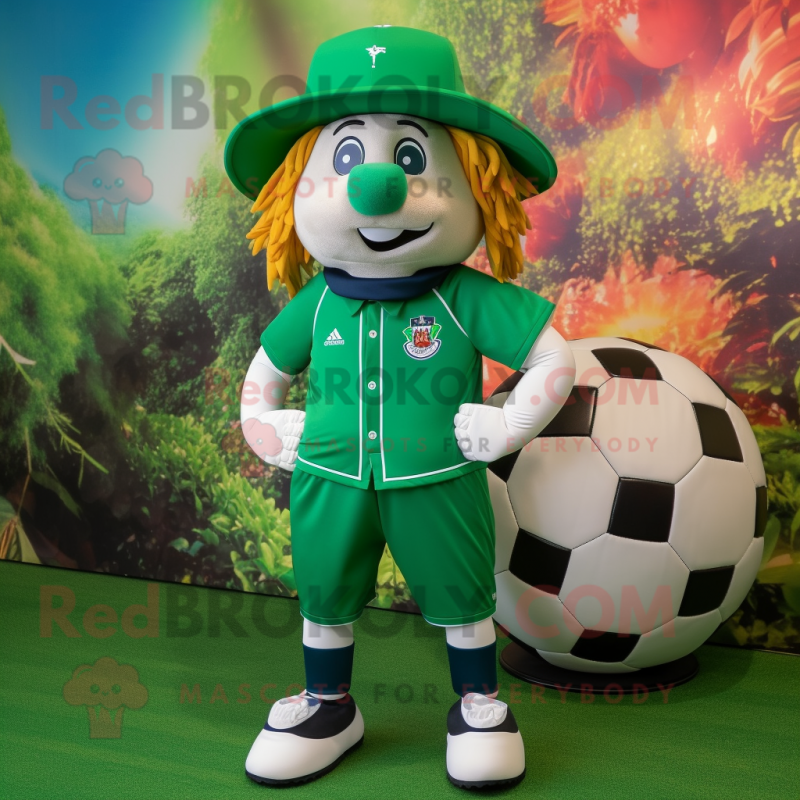 Personnage de costume de mascotte de ballon de football vert foret habille d un bermuda et d epingles a chapeau Mascottes Redbrokoly Taille L 175 180 CM