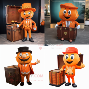 Orange skattkista maskot...