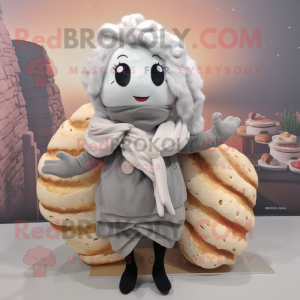 Silver Croissant maskot...