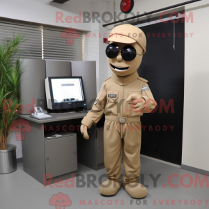 Tan Computer maskot kostume...
