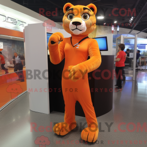 Postava maskota Orange Puma...