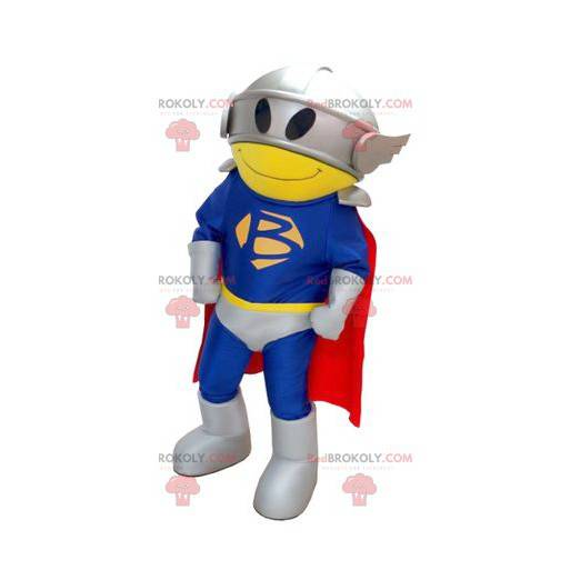 Mascotte del supereroe con un costume, un mantello e un casco -