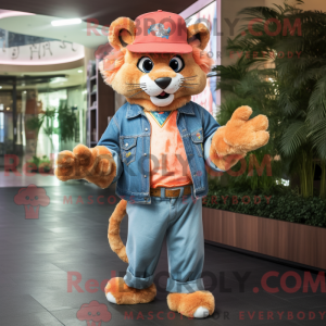 Peach Panther maskot...