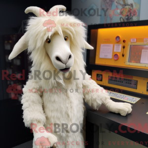 Cream Angora Goat maskot...