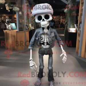 Silver Graveyard maskot...