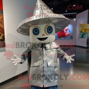 Stříbrná postava maskota...