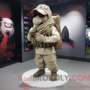 Beige Sniper maskot kostume...