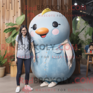 Peach Narwhal maskot...