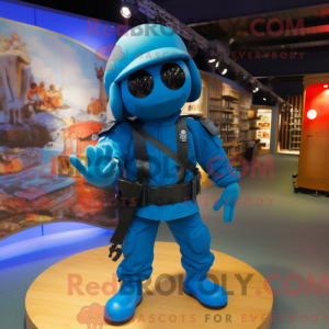 Blå Para Commando maskot...