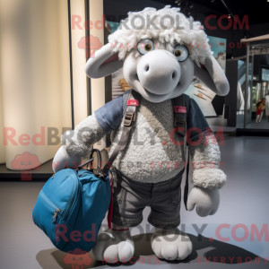 Personaggio mascotte pecora...