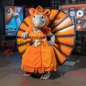 Orange Armadillo maskot...