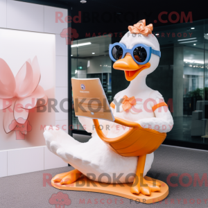 Postava maskota Peach Swan...