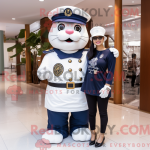 Postava maskota Navy Chief...