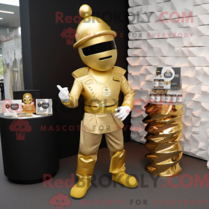 Gold Commando maskot...