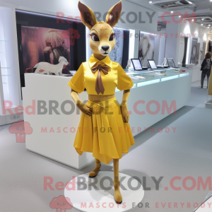 Gold Roe Deer maskot...