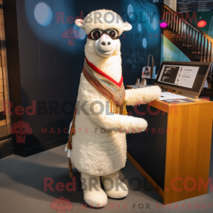 Creme alpaca maskot kostume...
