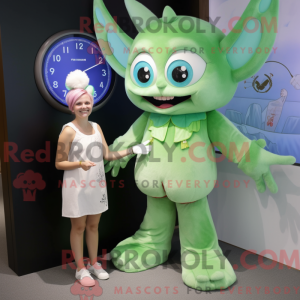 Green Tooth Fairy maskot...
