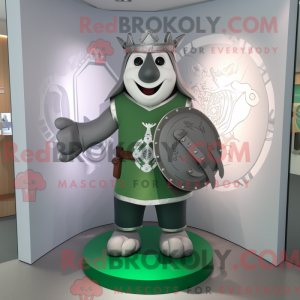 Silver Celtic Shield maskot...