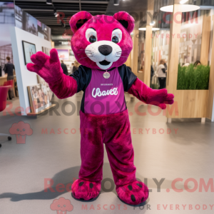 Magenta Panther maskot...