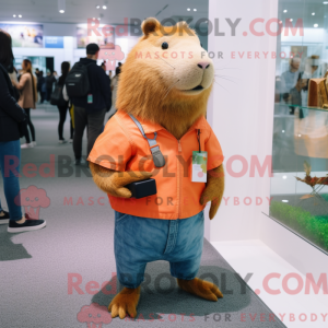 Peach Capybara maskot...