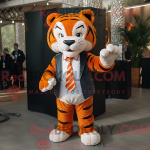 Máscara de tigre laranja...