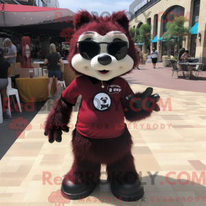 Maroon Skunk maskot kostume...