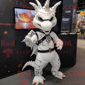 Maskotka White Dragon jest...