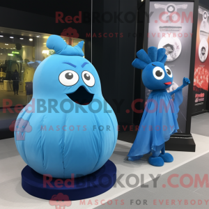 Uma figura azul de máscara...
