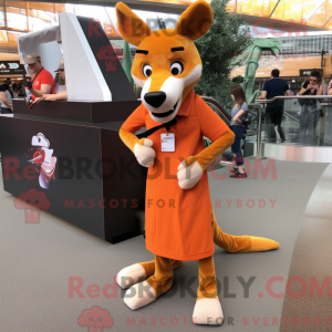 Orange Dingo maskot kostume...