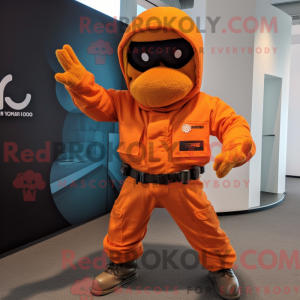 Orange Para Commando maskot...