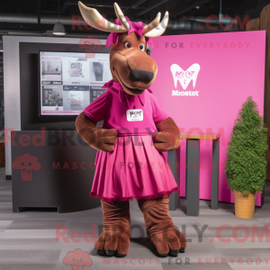 Magenta Moose maskot...