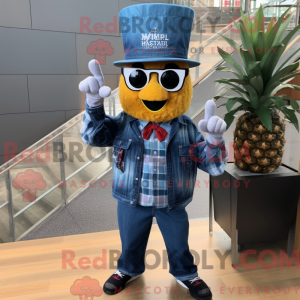Navy Pineapple maskot...