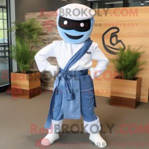 Uma figura de máscara ninja...