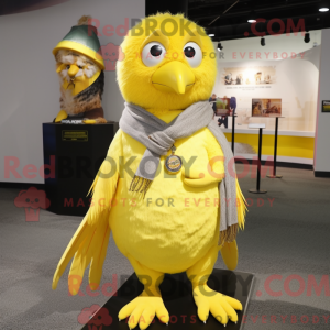 Lemon Yellow Hawk maskot...