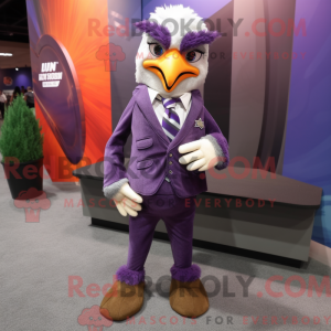 Postava maskota Purple Hawk...