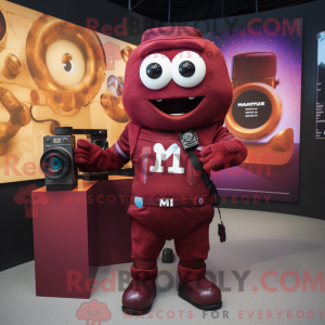 Maroon Camera maskot...