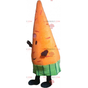 Carrot mascot with shorts - Redbrokoly.com