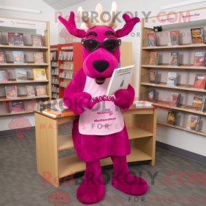 Magenta Moose maskot...