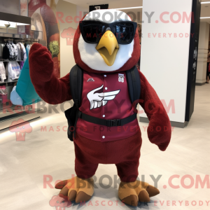 Maroon Hawk maskot kostume...