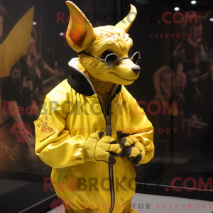 Gul Gargoyle maskot kostume...
