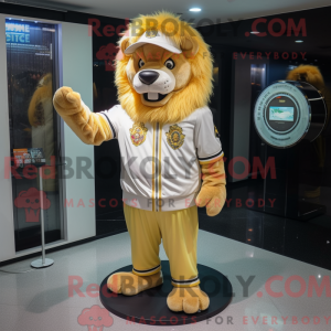 Gold Tamer Lion maskot...