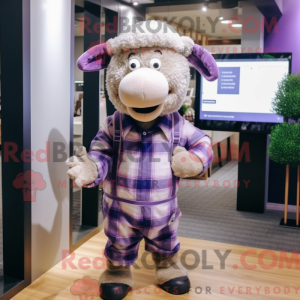 Lilla får maskot kostume...